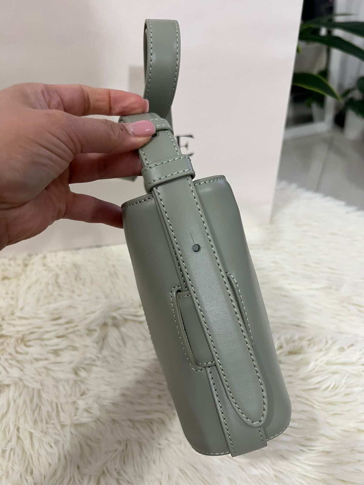 Nodde
EDITION SMOOTH OLIVE
