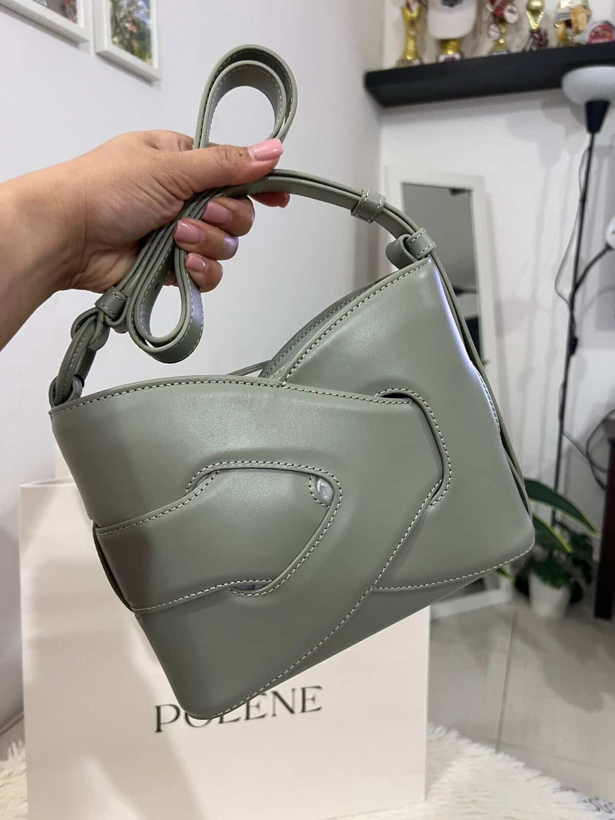 Nodde
EDITION SMOOTH OLIVE