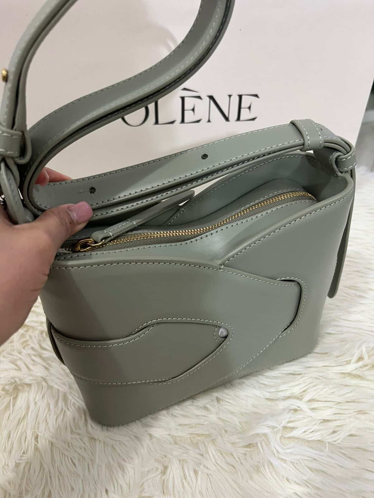 Nodde
EDITION SMOOTH OLIVE