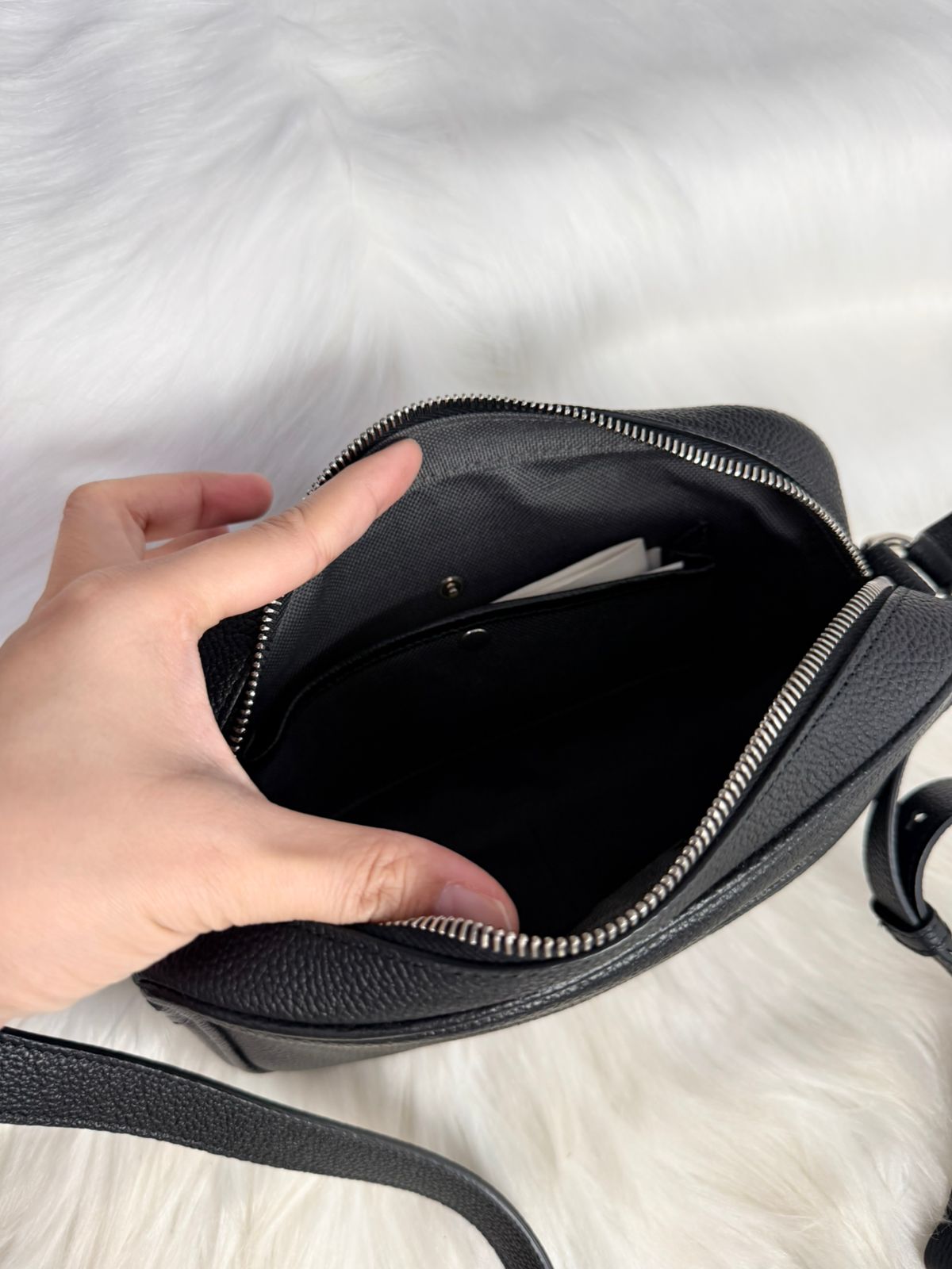 Gucci Logo Leather Crossbody Bag