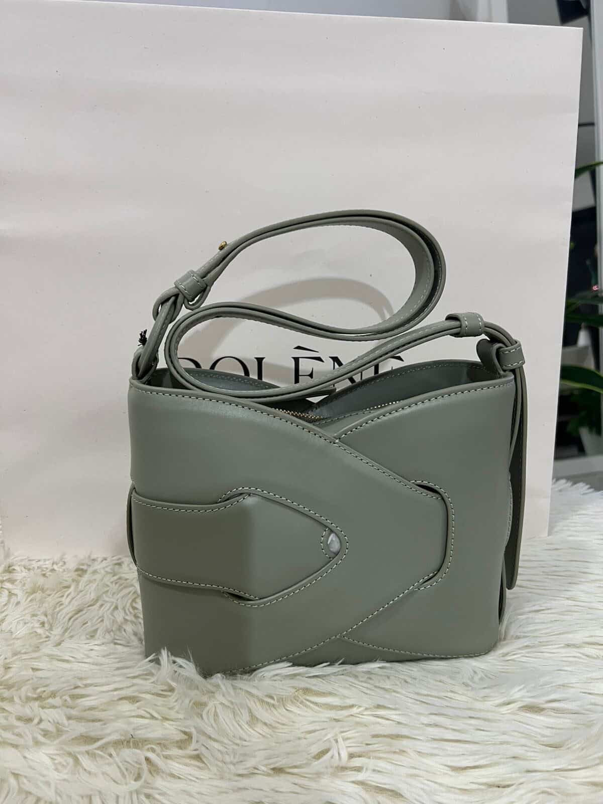 Nodde
EDITION SMOOTH OLIVE