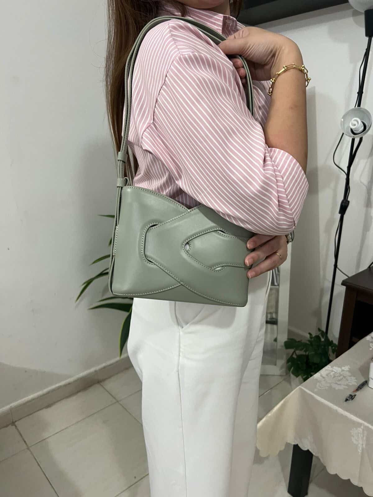 Nodde
EDITION SMOOTH OLIVE
