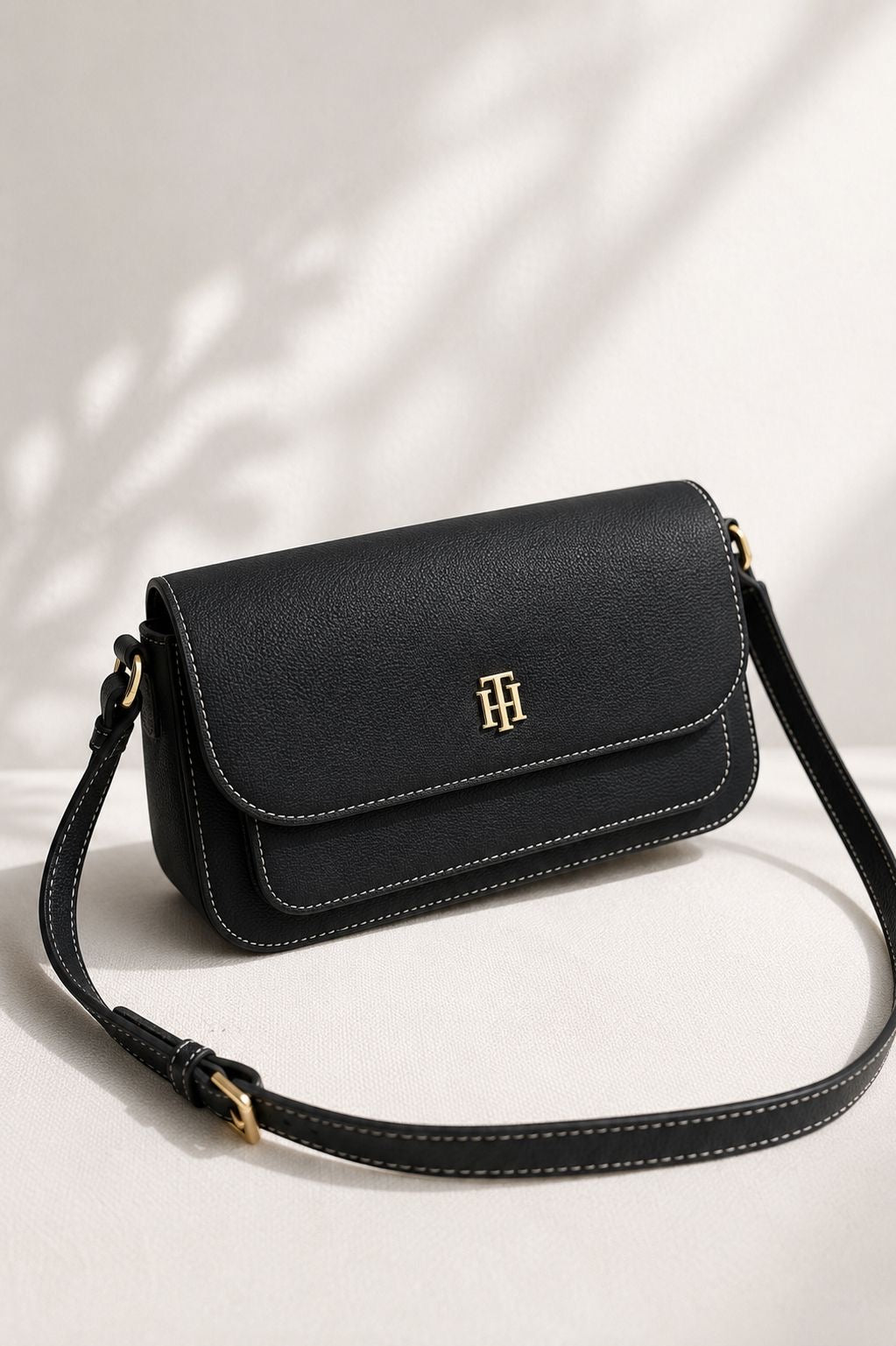 Tomy Hilfiger Sling Bag